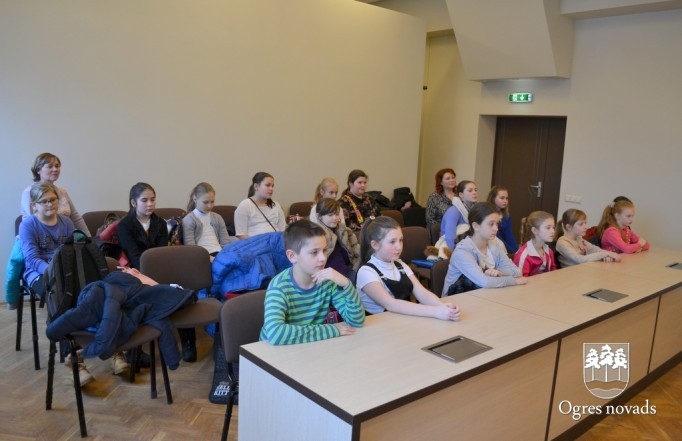 Pašvaldībā viesojas Jaunogres vidusskolas skolēni
