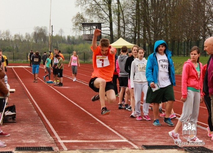 Ogres novada skolu audzēkņiem 82 medaļas vieglatlētikas sacensībās