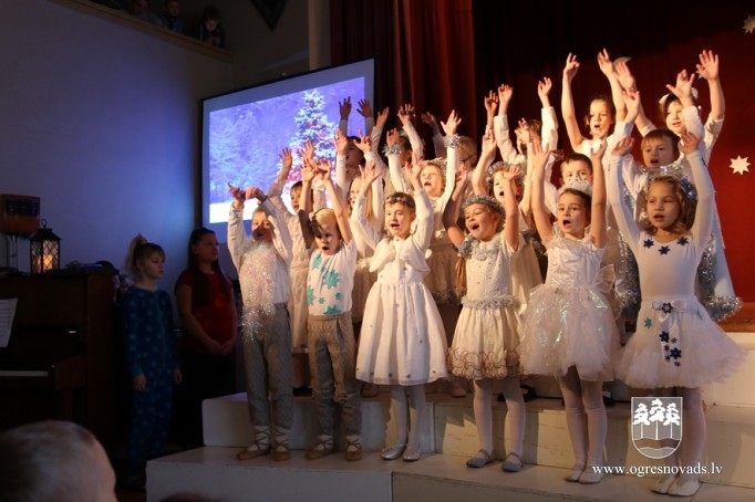 Ziemassvētku izrādes Suntažu vidusskolā 2017. gada nogalē