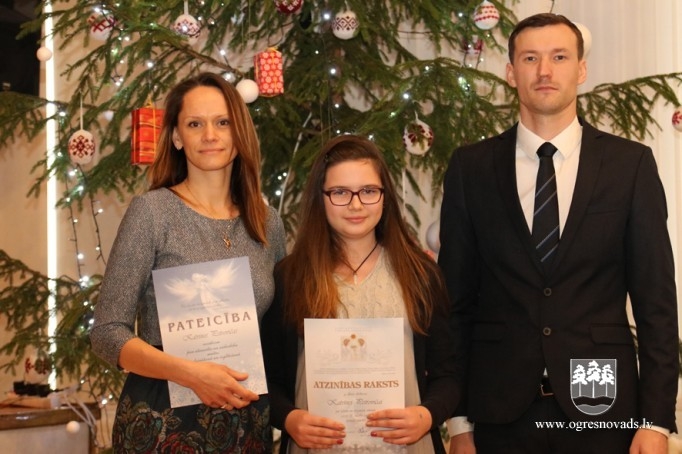 Labāko skolēnu sveikšana Suntažu vidusskolā. Pasākums skolas darbiniekiem