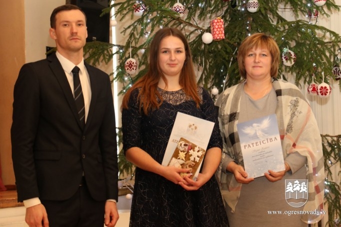 Labāko skolēnu sveikšana Suntažu vidusskolā. Pasākums skolas darbiniekiem