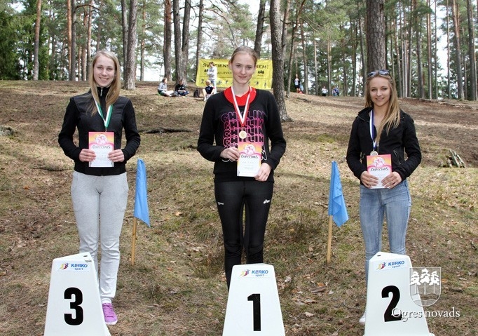 Skolēnu pavasara krosā 500 dalībnieku