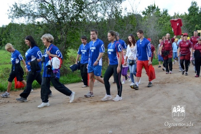 Pirms jaunā mācību gada sporta spēlēs tiekas četru novadu pedagogi