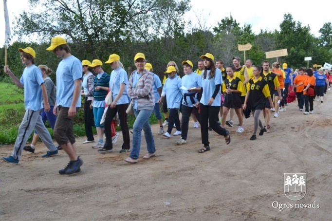 Pirms jaunā mācību gada sporta spēlēs tiekas četru novadu pedagogi