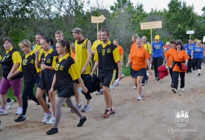 Pirms jaunā mācību gada sporta spēlēs tiekas četru novadu pedagogi