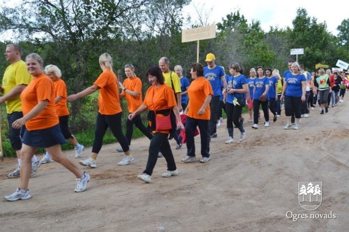 Pirms jaunā mācību gada sporta spēlēs tiekas četru novadu pedagogi