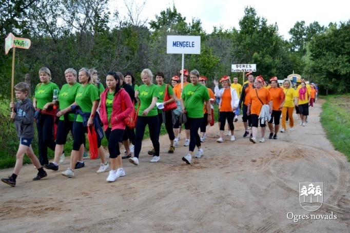 Pirms jaunā mācību gada sporta spēlēs tiekas četru novadu pedagogi