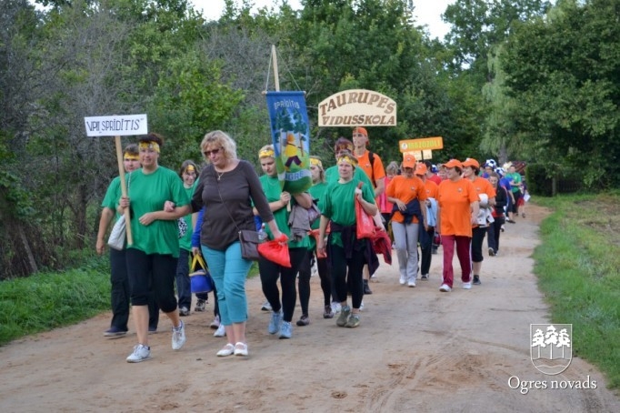 Pirms jaunā mācību gada sporta spēlēs tiekas četru novadu pedagogi