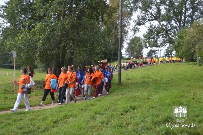 Pirms jaunā mācību gada sporta spēlēs tiekas četru novadu pedagogi