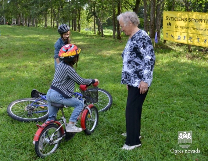 Pirms jaunā mācību gada sporta spēlēs tiekas četru novadu pedagogi