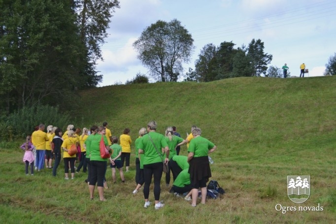 Pirms jaunā mācību gada sporta spēlēs tiekas četru novadu pedagogi