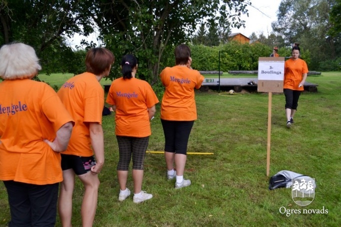 Pirms jaunā mācību gada sporta spēlēs tiekas četru novadu pedagogi