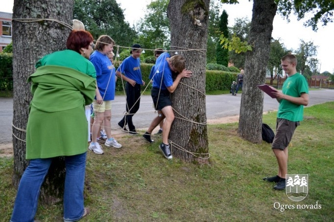 Pirms jaunā mācību gada sporta spēlēs tiekas četru novadu pedagogi