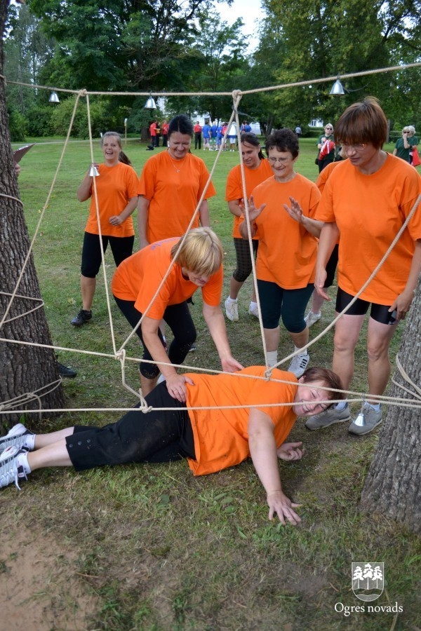 Pirms jaunā mācību gada sporta spēlēs tiekas četru novadu pedagogi