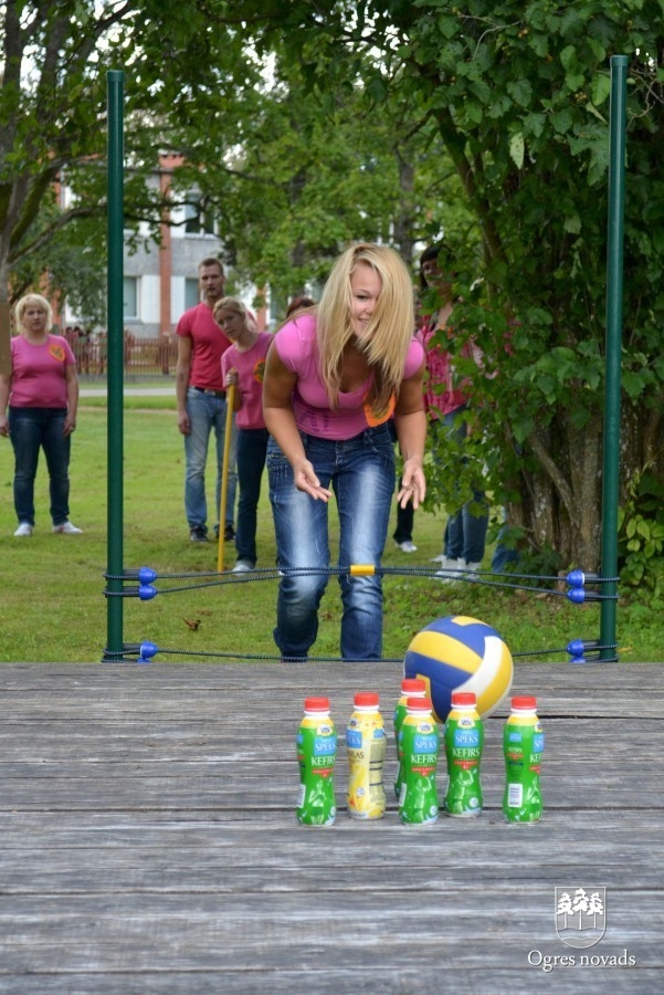 Pirms jaunā mācību gada sporta spēlēs tiekas četru novadu pedagogi