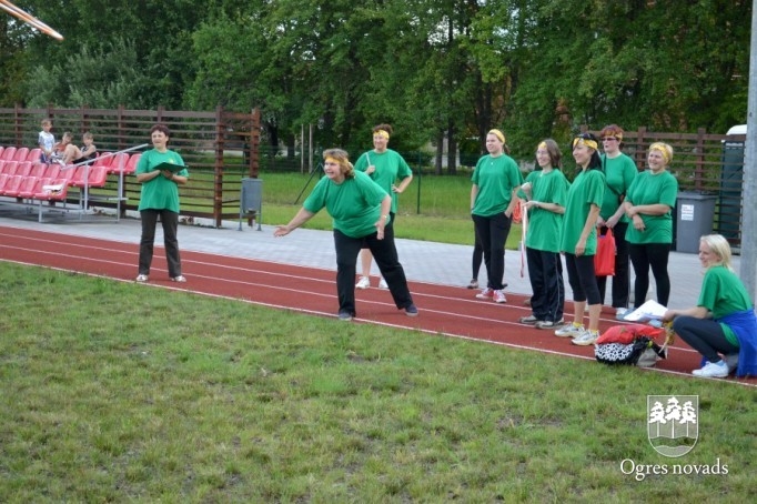 Pirms jaunā mācību gada sporta spēlēs tiekas četru novadu pedagogi