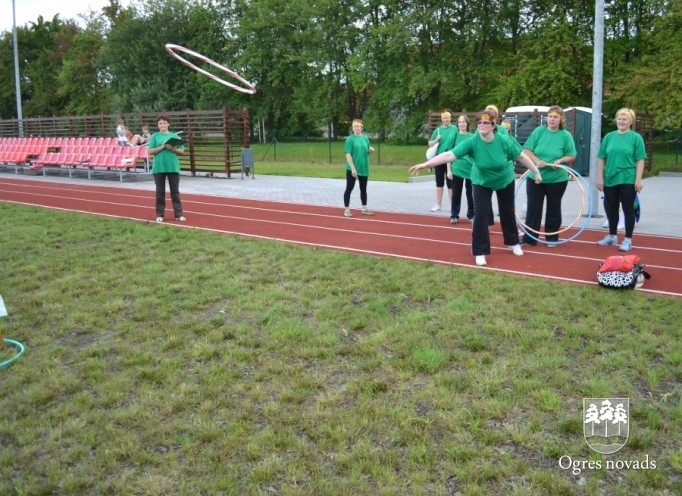 Pirms jaunā mācību gada sporta spēlēs tiekas četru novadu pedagogi