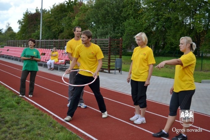 Pirms jaunā mācību gada sporta spēlēs tiekas četru novadu pedagogi