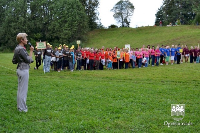 Pirms jaunā mācību gada sporta spēlēs tiekas četru novadu pedagogi