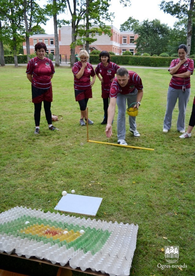 Pirms jaunā mācību gada sporta spēlēs tiekas četru novadu pedagogi