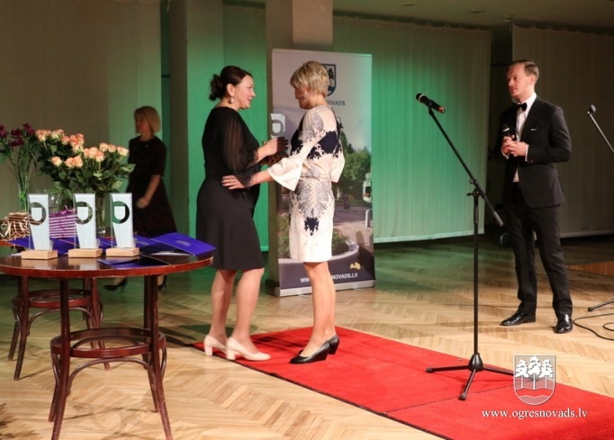 Skolotāji saņem balvu “Gada Skolotājs 2017”