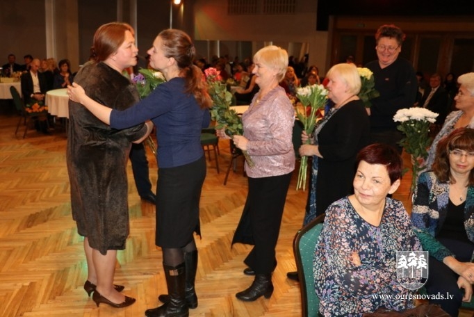 Skolotāji saņem balvu “Gada Skolotājs 2017”