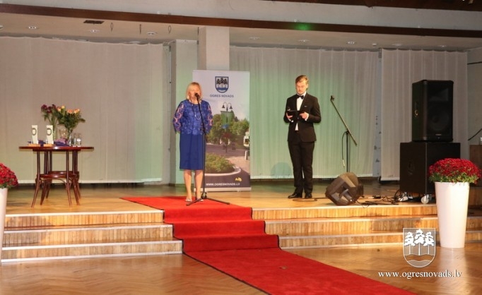Skolotāji saņem balvu “Gada Skolotājs 2017”