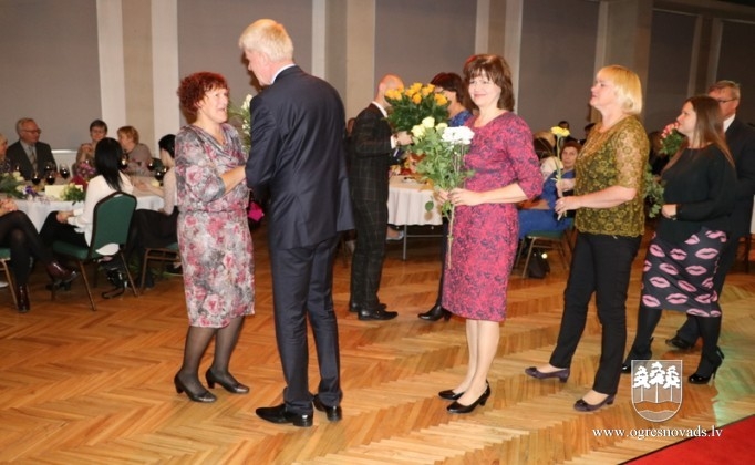 Skolotāji saņem balvu “Gada Skolotājs 2017”
