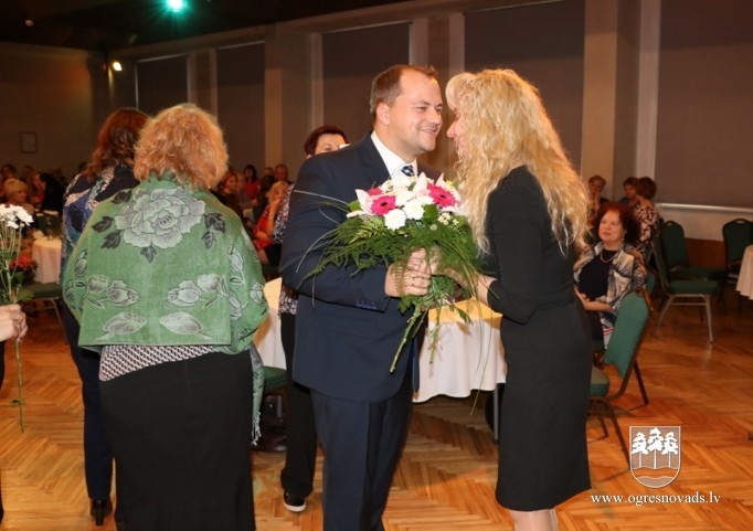 Skolotāji saņem balvu “Gada Skolotājs 2017”
