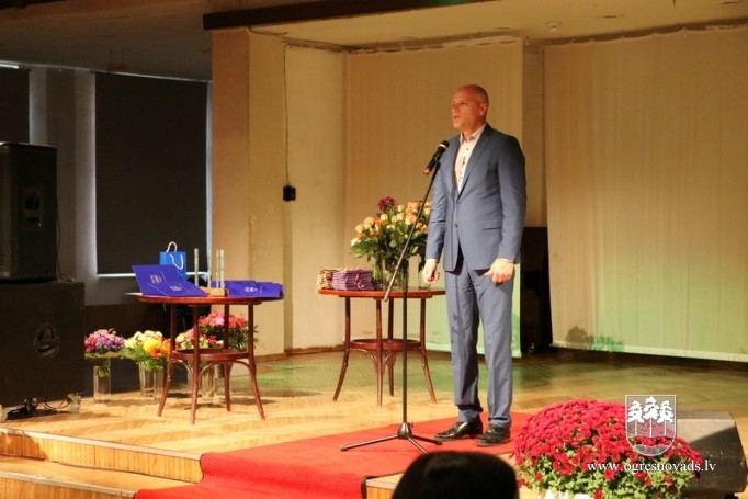 Skolotāji saņem balvu “Gada Skolotājs 2017”