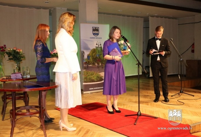 Skolotāji saņem balvu “Gada Skolotājs 2017”