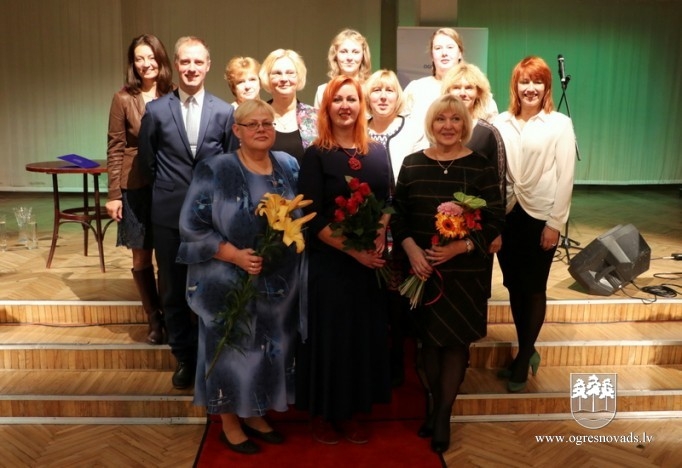 Skolotāji saņem balvu “Gada Skolotājs 2017”