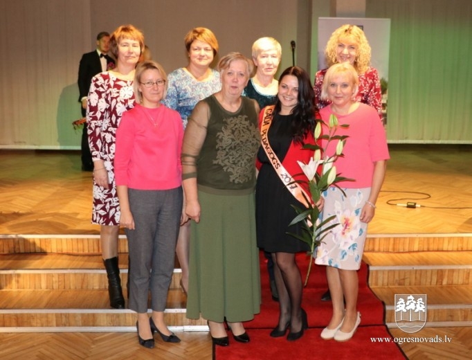 Skolotāji saņem balvu “Gada Skolotājs 2017”