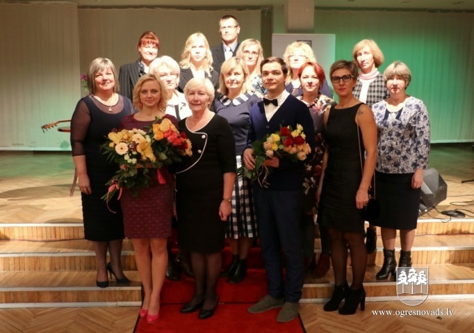 Skolotāji saņem balvu “Gada Skolotājs 2017”