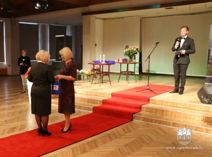 Skolotāji saņem balvu “Gada Skolotājs 2017”