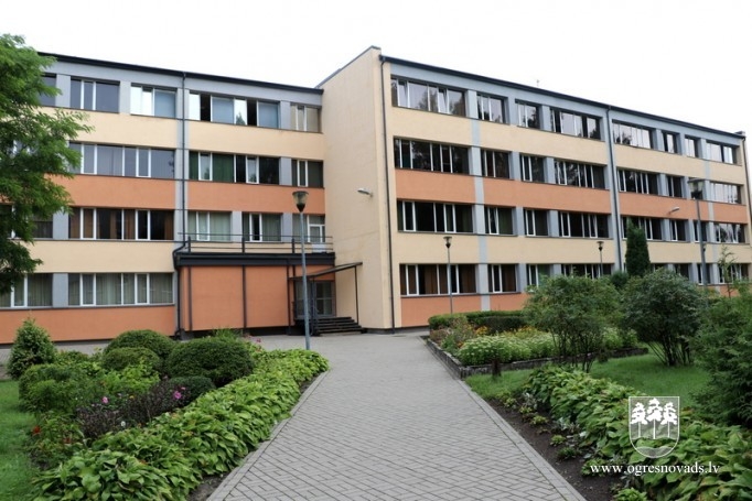Pašvaldība apseko pilsētas skolas pirms mācību gada sākuma