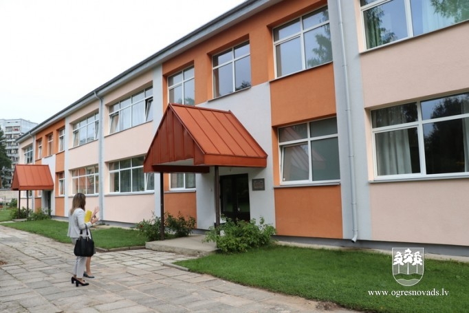 Pašvaldība apseko pilsētas skolas pirms mācību gada sākuma