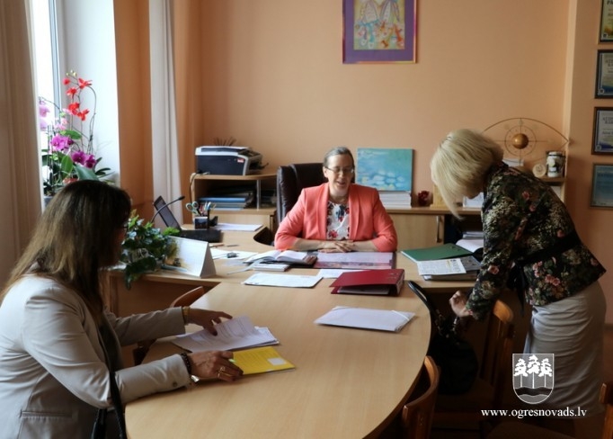Pašvaldība apseko pilsētas skolas pirms mācību gada sākuma