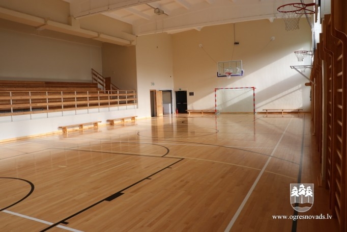 Pašvaldība apseko pilsētas skolas pirms mācību gada sākuma