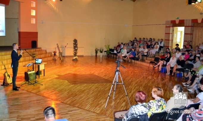 Gaidot jaunu mācību gadu, apspriež izglītības darba aktualitātes