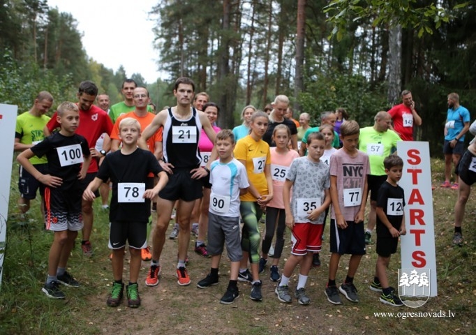 Gargabalnieki pieveikuši rudens Kalna skrējienu