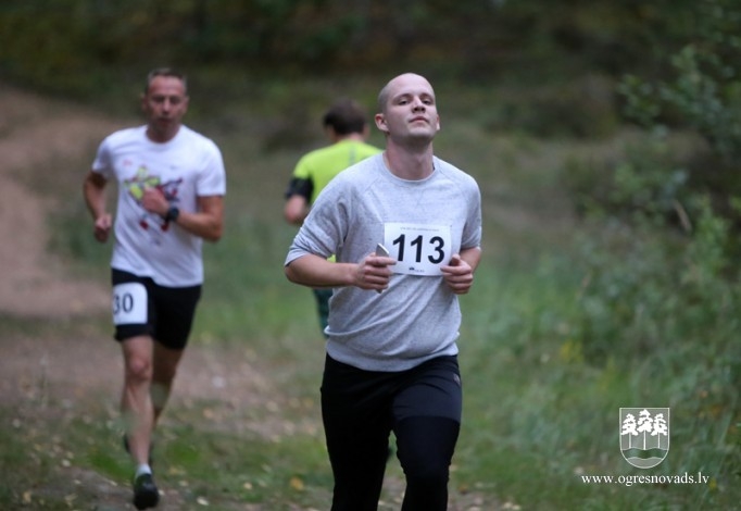 Gargabalnieki pieveikuši rudens Kalna skrējienu