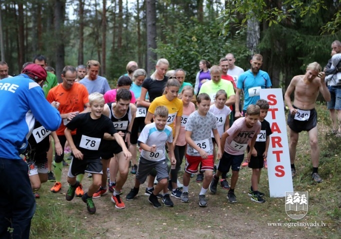 Gargabalnieki pieveikuši rudens Kalna skrējienu