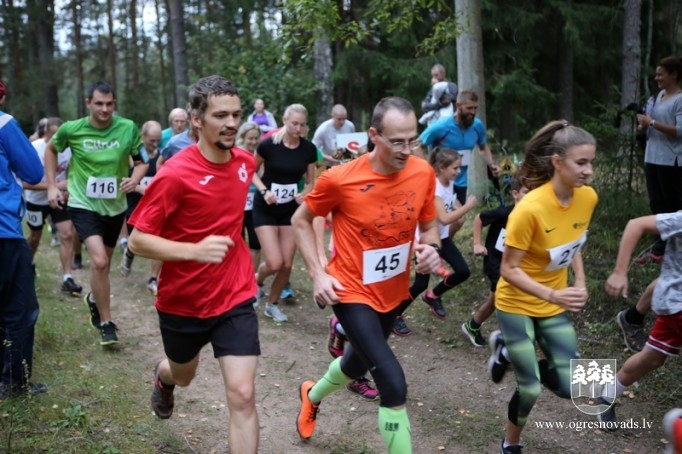 Gargabalnieki pieveikuši rudens Kalna skrējienu