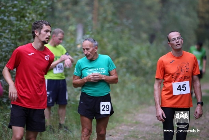 Gargabalnieki pieveikuši rudens Kalna skrējienu
