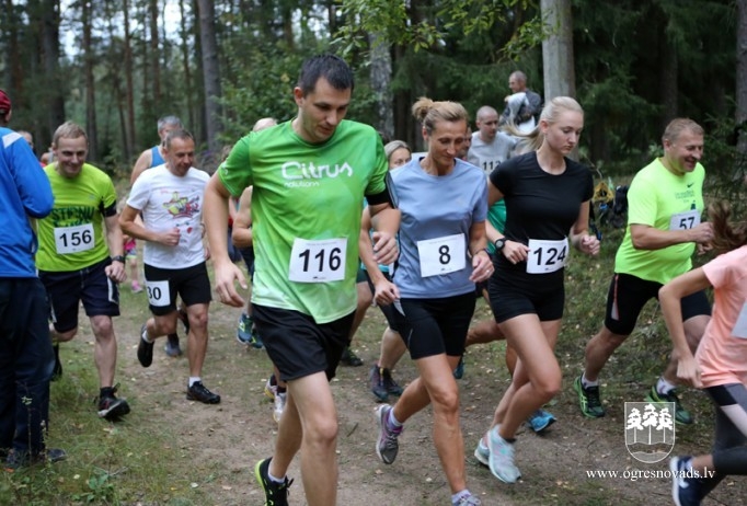 Gargabalnieki pieveikuši rudens Kalna skrējienu