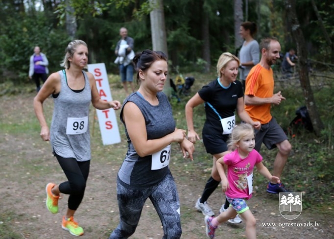 Gargabalnieki pieveikuši rudens Kalna skrējienu