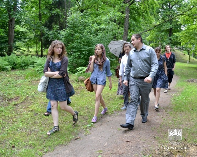 Ogri rotās Mākslas akadēmijas studentu skulptūras