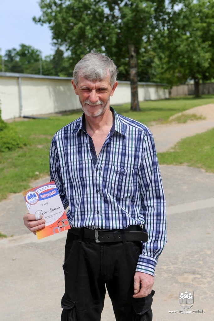 Snaiperi sadalījuši Vasaras kausus