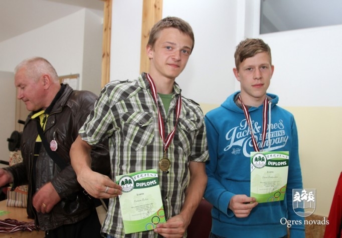 Ogrē notikušas pirmās sacensības pauerliftingā